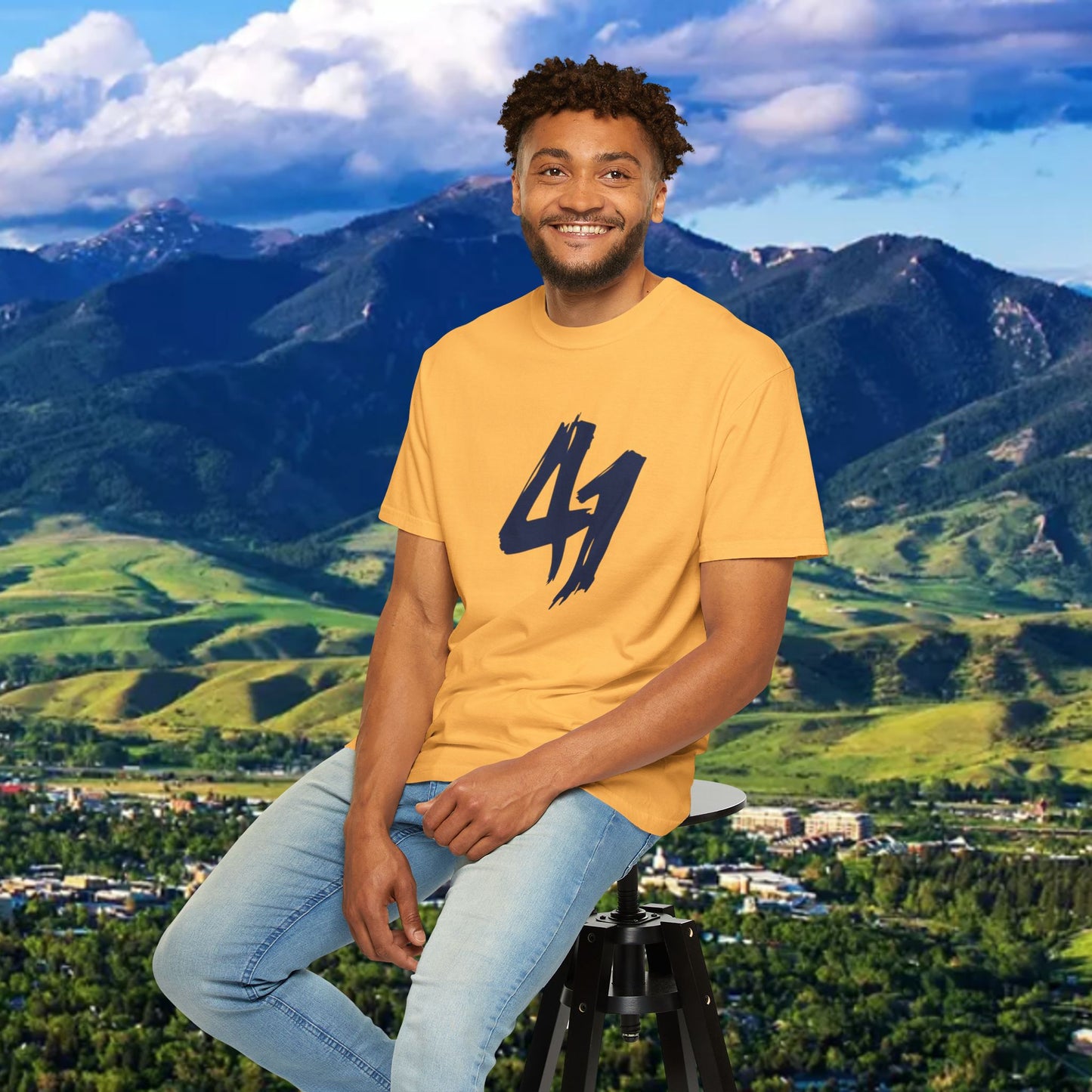 Stylish Unisex T-Shirt with Bold 41 Graphic and Paw Print, Perfect for Gameday and Tailgates.