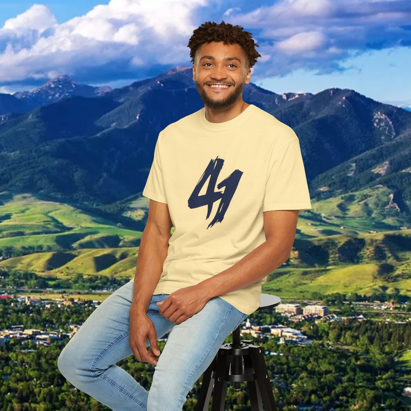 Stylish Unisex T-Shirt with Bold 41 Graphic and Paw Print, Perfect for Gameday and Tailgates.