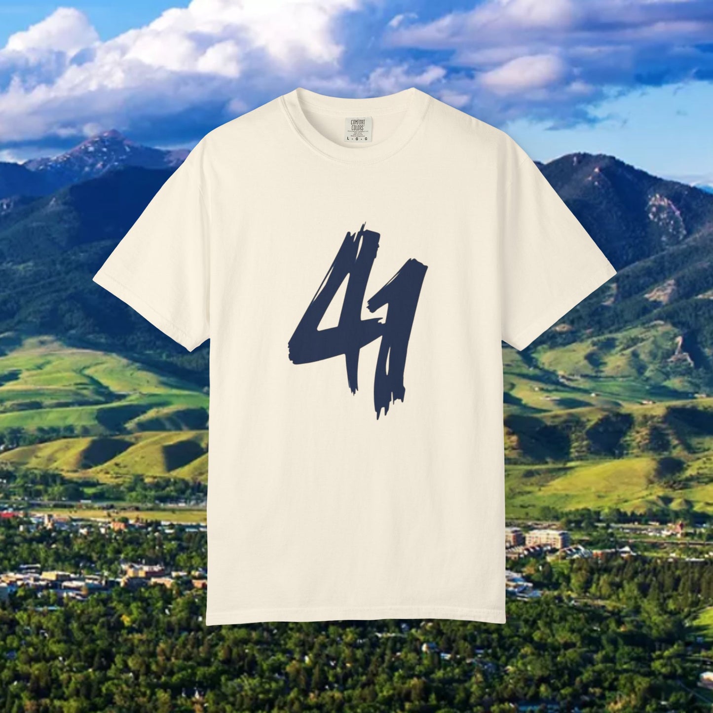 Stylish Unisex T-Shirt with Bold 41 Graphic and Paw Print, Perfect for Gameday and Tailgates.