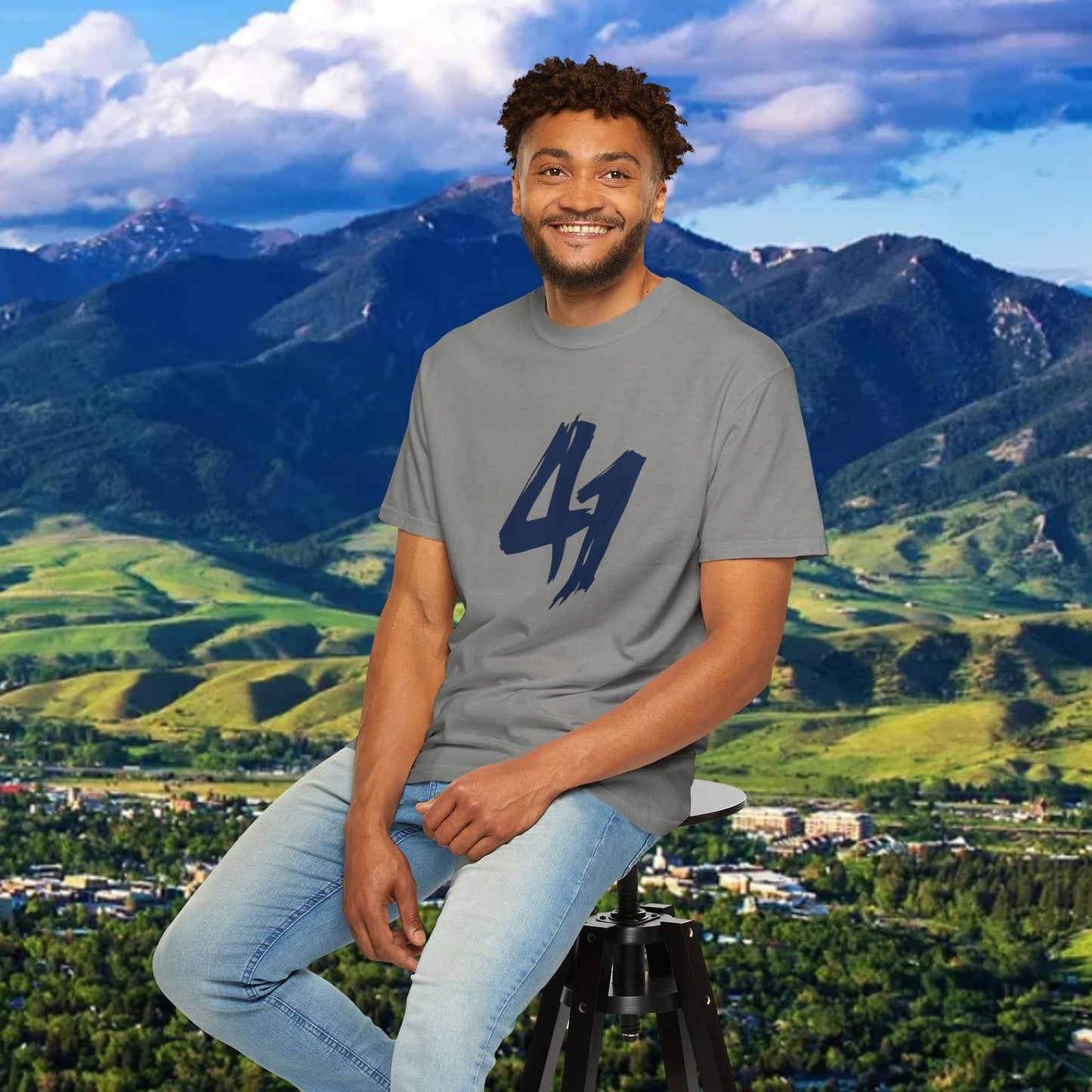 Stylish Unisex T-Shirt with Bold 41 Graphic and Paw Print, Perfect for Gameday and Tailgates.